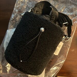 NWT Lululemon Crossbody Fleece Bucket Bag 2.5L